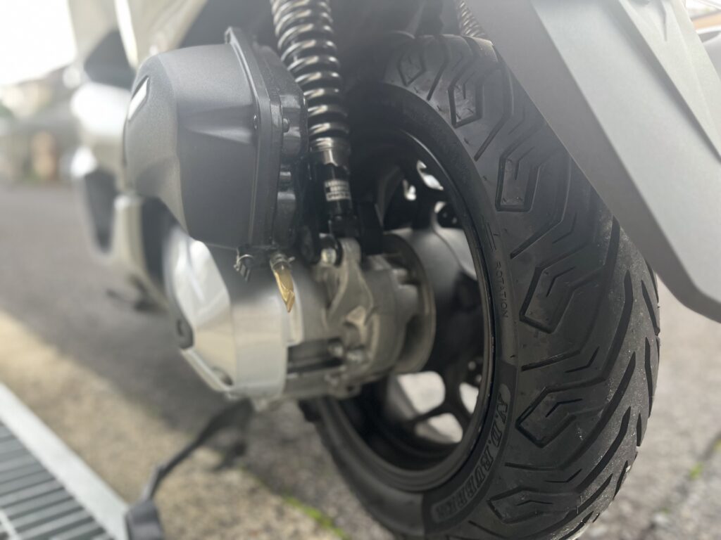 PCX160のリアタイヤにND RUBBER(NDラバー)のND CITYを履かせた画像