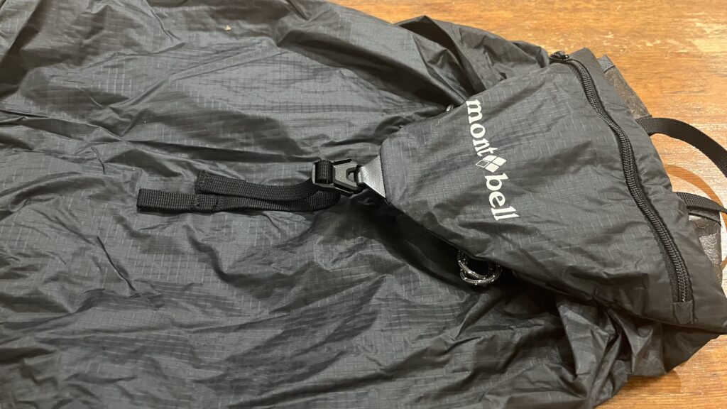モンベル バーサライトパック15のトップリッド部分（収納可能）