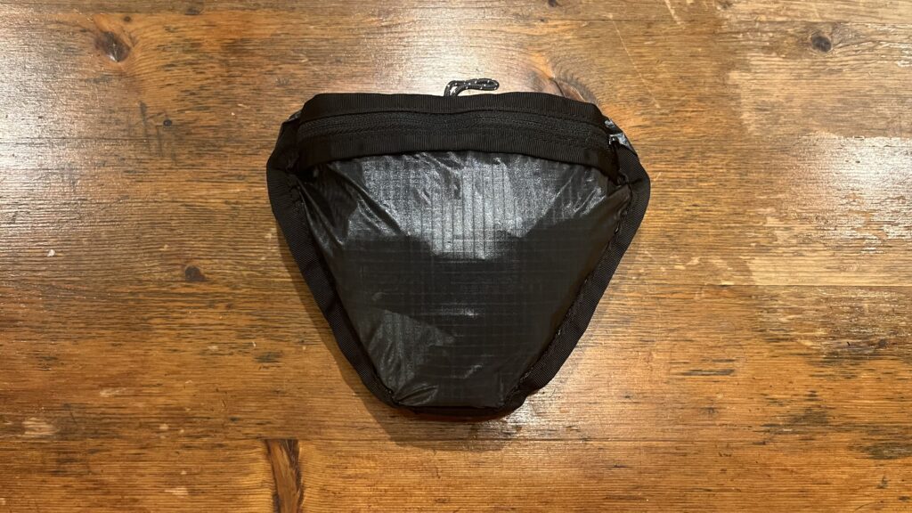 モンベル バーサライトパック15を収納した状態（手帳サイズに収まる）