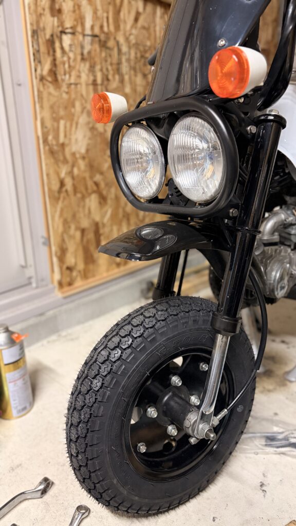 モンキーバハにiRC SP3.50-8のオンロードタイヤを装着した画像